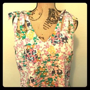 Cute cutout floral top w/ shoulder bow detail sz L